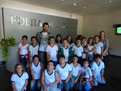 Alunos noroestinos fazem visita ao Jornal Folha da Região