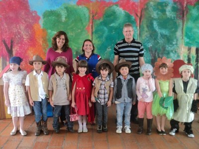 Apresentação Chapeuzinho Vermelho - Professora Minéia