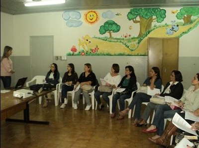 Coordenadora do Noroeste faz palestra aos educadores da Creche Dona Josefina Gonçalves da Silva