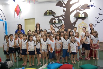 Crianças participam de projeto cultural desenvolvido pela Biblioteca Municipal