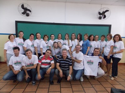 Docentes do Instituto Noroeste de Birigui são presenteados com camiseta do Portal IMED