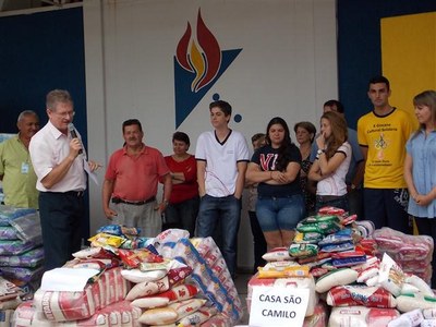 Entrega de alimentos para as entidades